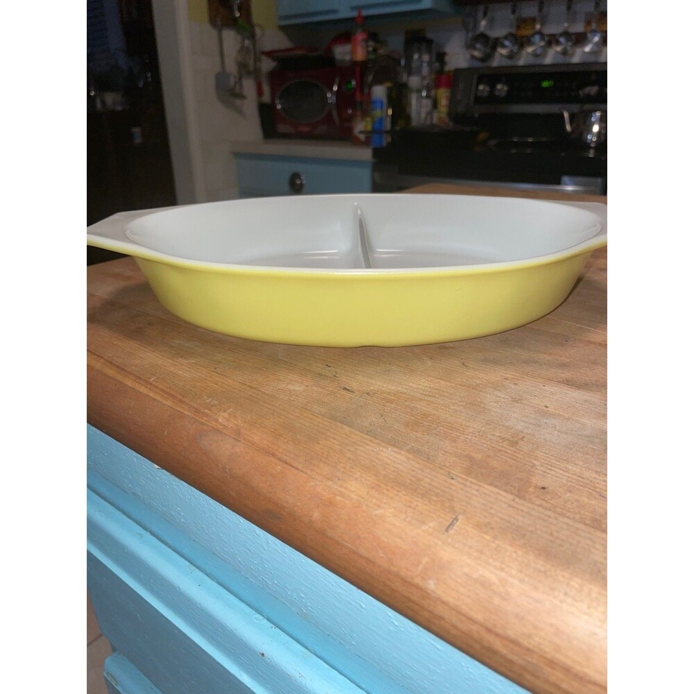 Vintage Pyrex "Verde"  1.5 Qt Divided  Olive Green Yellow Casserole Dish